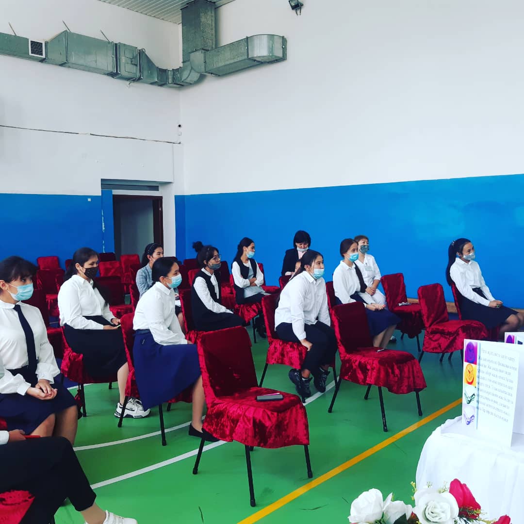 Мектебімізде аудандық ауруханадан құрылған "Жастар" денсаулық орталығының мамандары 11-сынып оқушыларымен кездесу өткізді.