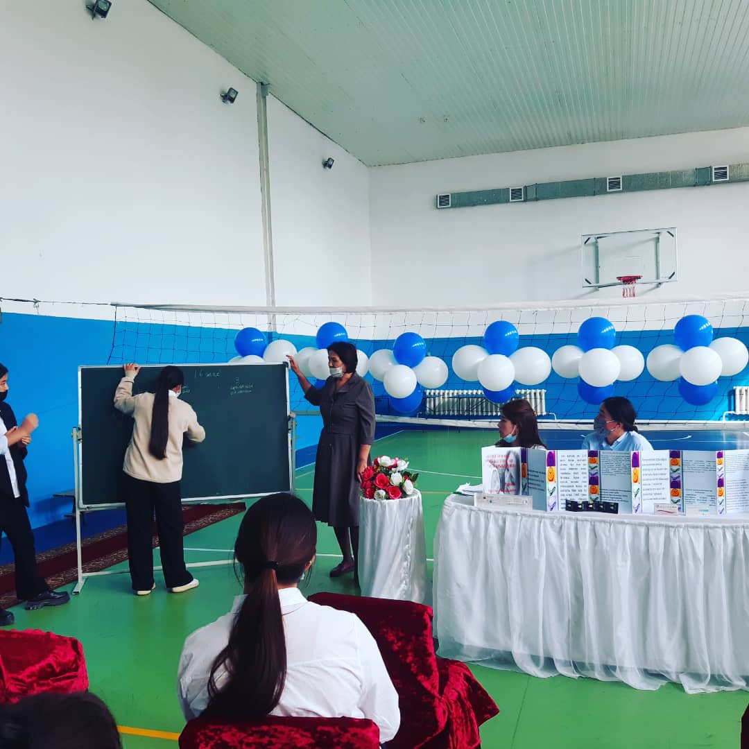 Мектебімізде аудандық ауруханадан құрылған "Жастар" денсаулық орталығының мамандары 11-сынып оқушыларымен кездесу өткізді.